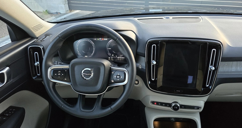 Volvo XC 40 cena 108700 przebieg: 62000, rok produkcji 2021 z Jordanów małe 562